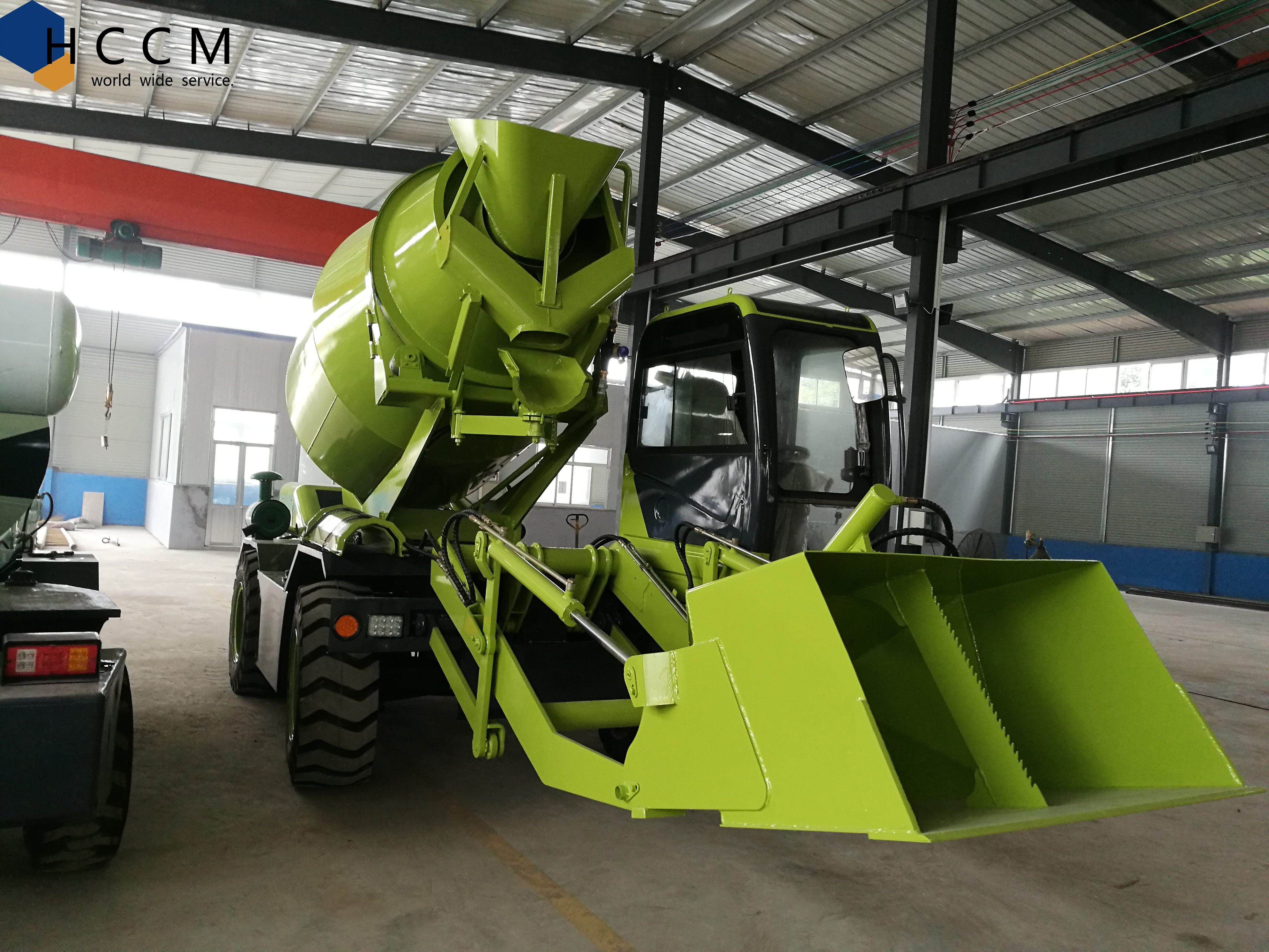 Mobile Self Loading Mini Concrete Truck Mixer